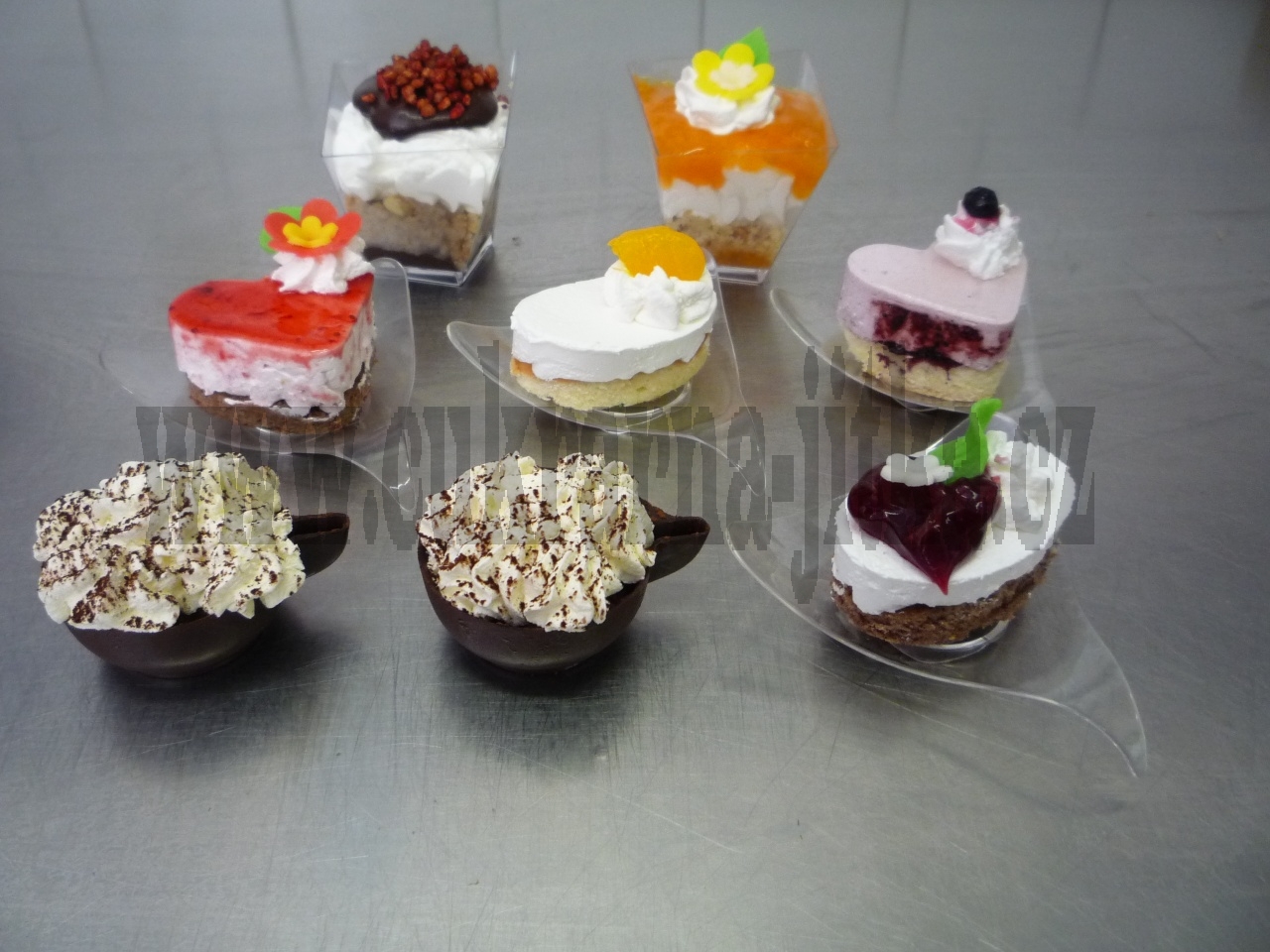 kafíčko tiramisa,srdíčko,jahoda-borúvka,oválek citon-višeň panna-cotta kelímek čok.,meruňka, kafíčko tiramisa,srdíčko,jahoda-borúvka,oválek citon-višeň panna-cotta kelímek čok.,meruňka,