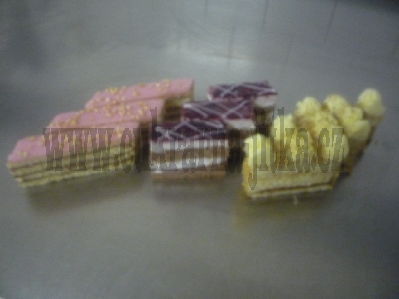 houmrúv sen, fond borůvka, řez, houmrúv sen, fond borůvka, řez,