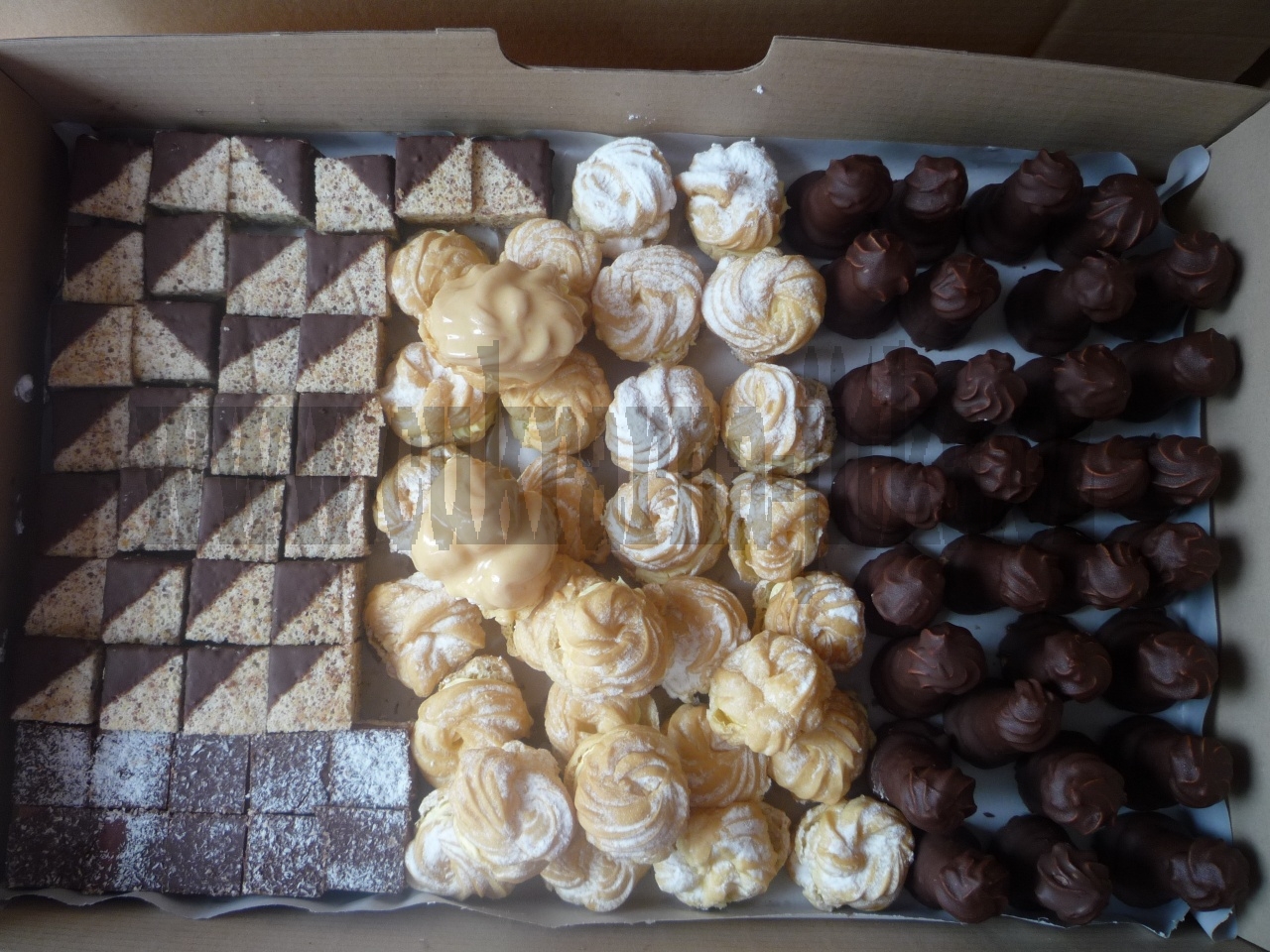 kokos.řezy,štafetky,věnečky,špičky kokos.řezy,štafetky,věnečky,špičky