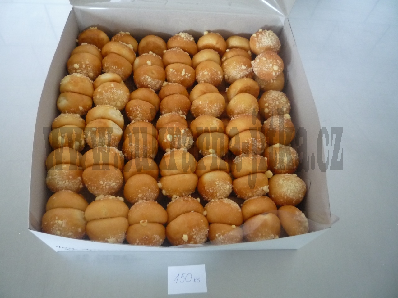 koláčky svatební malé v dortové krabici 150 ks koláčky svatební malé v dortové krabici 150 ks