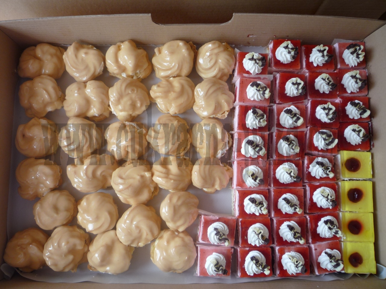 větrníky,jahoda sen,fond kostky větrníky,jahoda sen,fond kostky