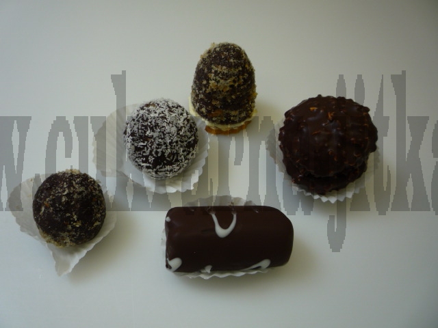 nepečená kouleořechová,kokosová,úlek ořech.,váleček v čokoládě,brambora čok. s krustou, nepečená kouleořechová,kokosová,úlek ořech.,váleček v čokoládě,brambora čok. s krustou,
