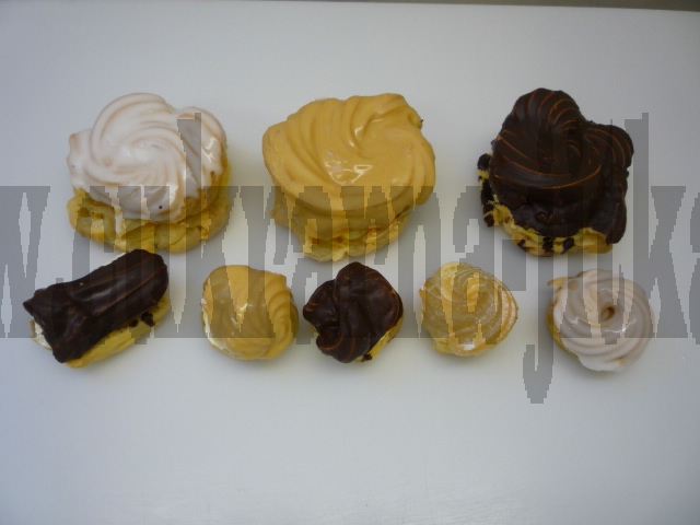 větrník fondánový,karamelový,čokoládový,banánek malý,větrníkymalé,věneček cukrovaný,věneček fondánový, větrník fondánový,karamelový,čokoládový,banánek malý,větrníkymalé,věneček cukrovaný,věneček fondánový,