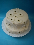 svatební bílý dort 2 patrový s billými gerberami č.457