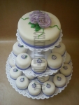 svatební minidortíčky (Cupcakes) růže s nádechem do fialova, fialový lem č.466